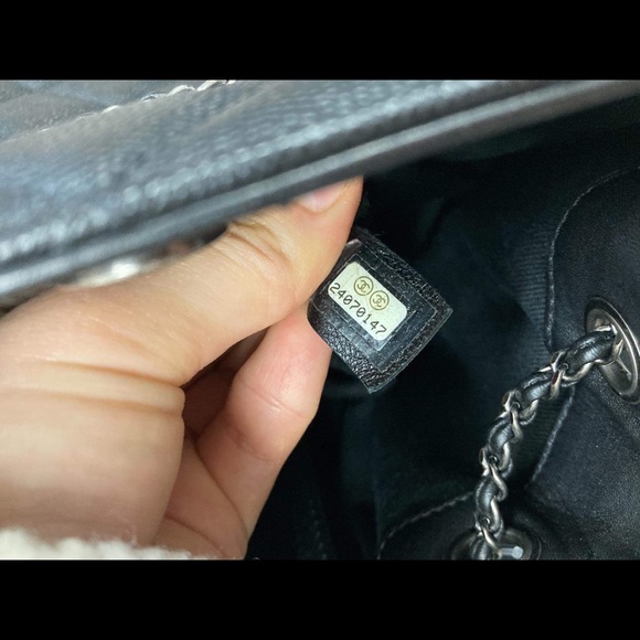 Chanel Caviar crossbody bag - Picture 4 of 14